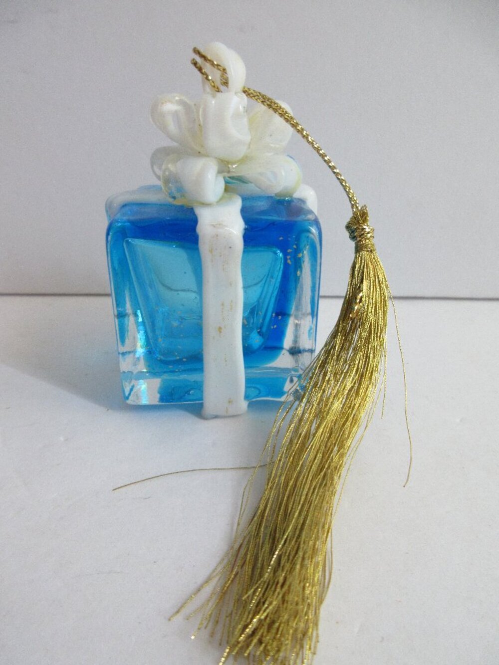 LENOX Blue Glass Present Gift Box with White Bow Christmas Ornament Taiwan HTF